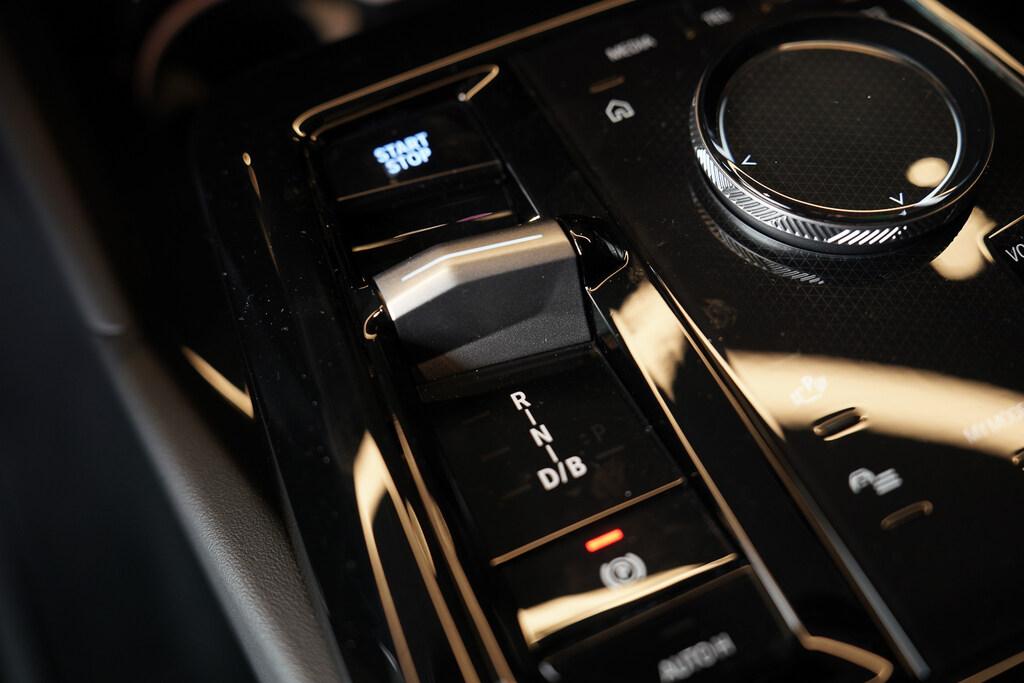 BMW i5 edrive40