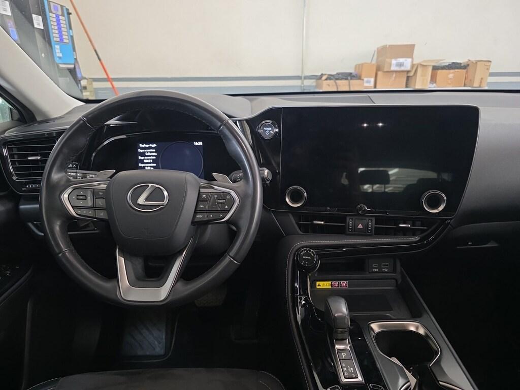 Lexus NX 2.5 hybrid Business 4wd e-cvt