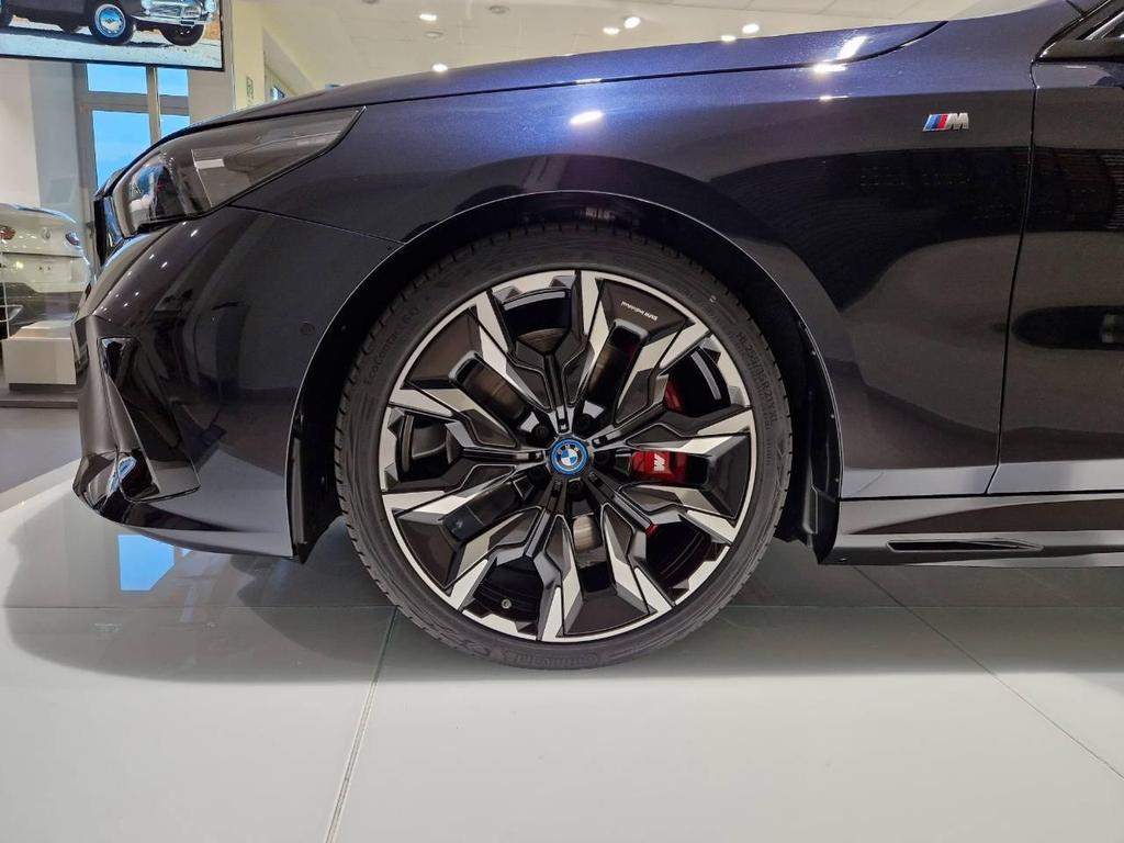 BMW i5 M60 auto