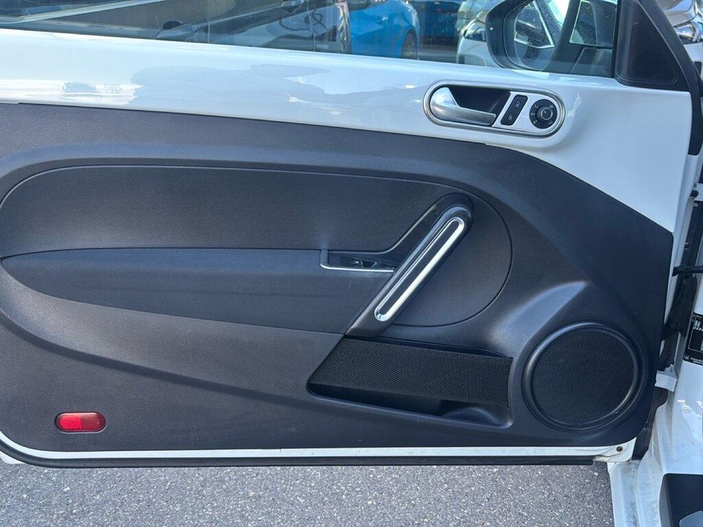 Volkswagen Maggiolino Cabrio 2.0 tdi Design 110cv