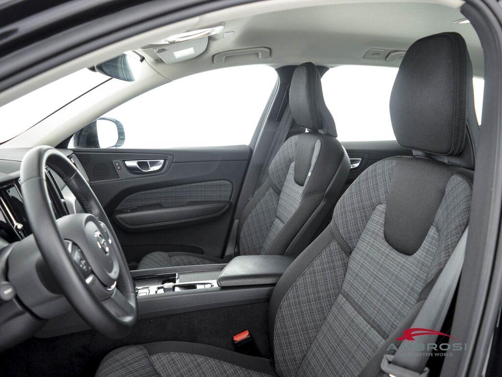 Volvo XC60 2.0 B4 Momentum auto