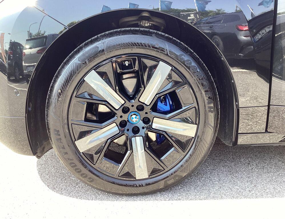 BMW iX xdrive40 pacchetto sportivo