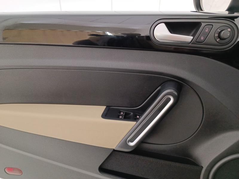 Volkswagen Maggiolino Cabrio 1.6 tdi Design 105cv