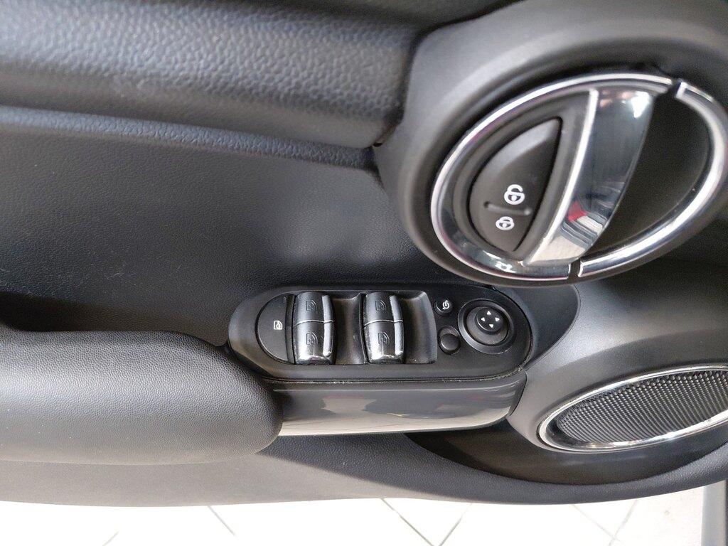 Mini Cooper D 1.5 D Cooper D Boost Auto
