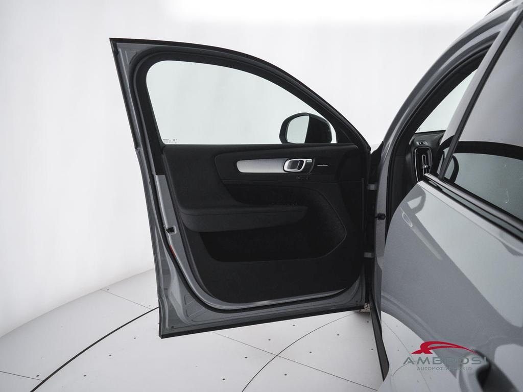 Volvo XC40 2.0 b3 Plus Dark auto