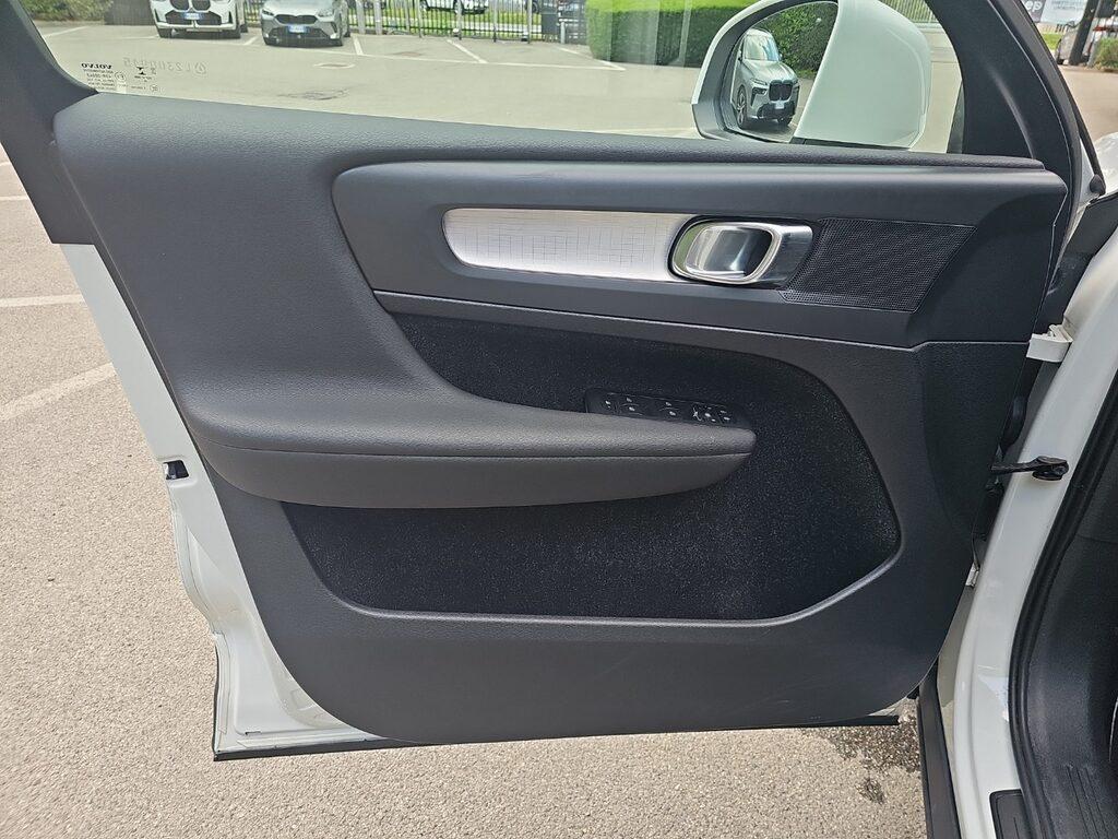 Volvo XC40 2.0 D4 Momentum Pro awd geartronic my21