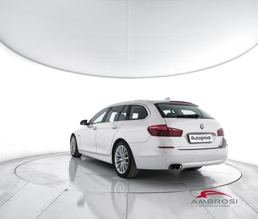 BMW Serie 5 520d Touring xdrive Luxury 190cv auto