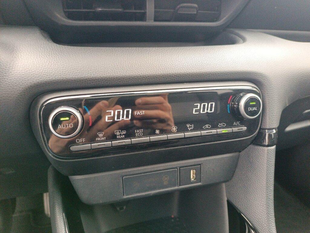 Toyota Yaris 1.5 hybrid Lounge