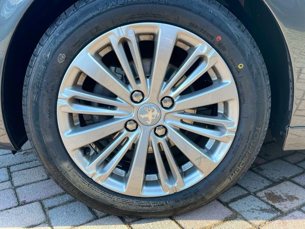 Peugeot 208 1.2 puretech Allure 82cv 5p