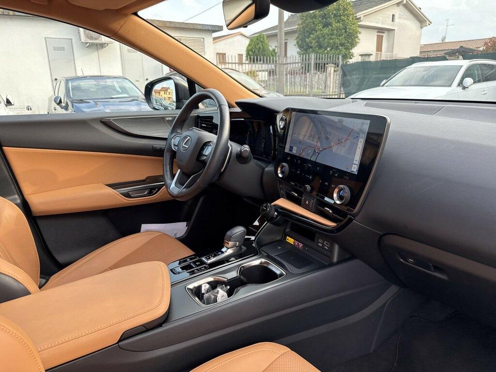 Lexus NX 2.5 hybrid Luxury 4wd e-cvt