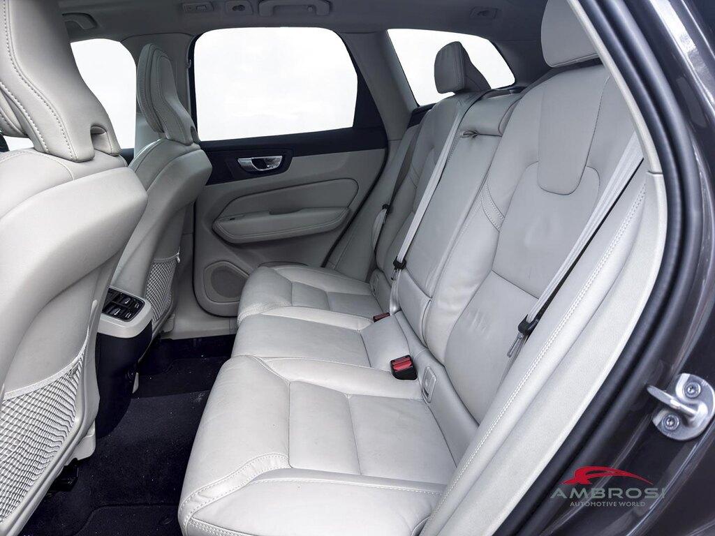 Volvo XC60 2.0 b4 Plus Dark awd auto