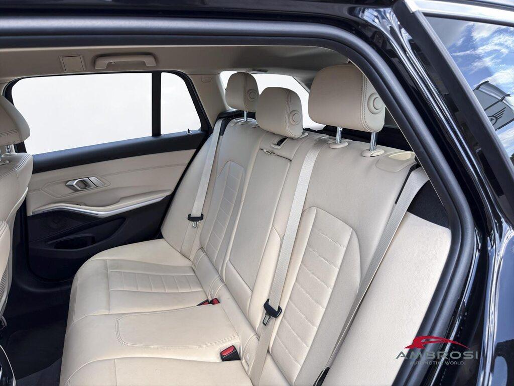 BMW Serie 3 320d Touring mhev 48V Luxury auto