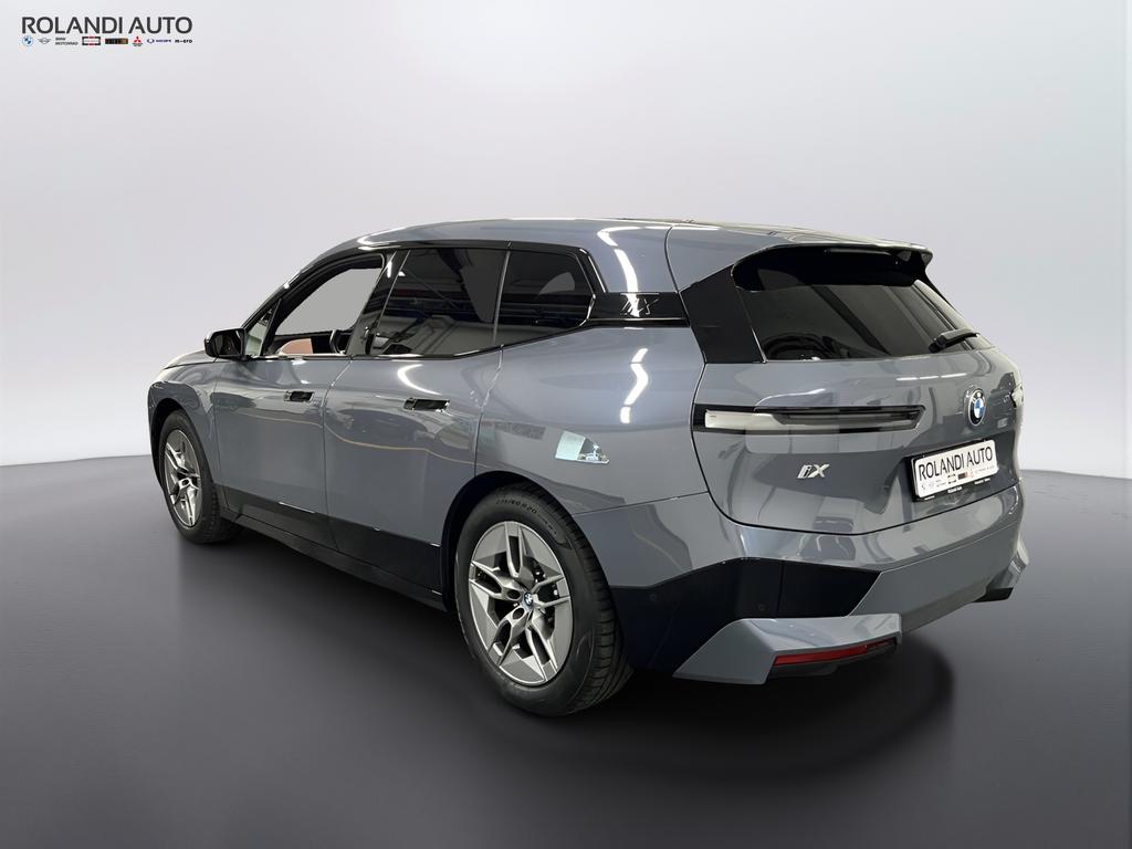BMW iX xdrive50 pacchetto sportivo