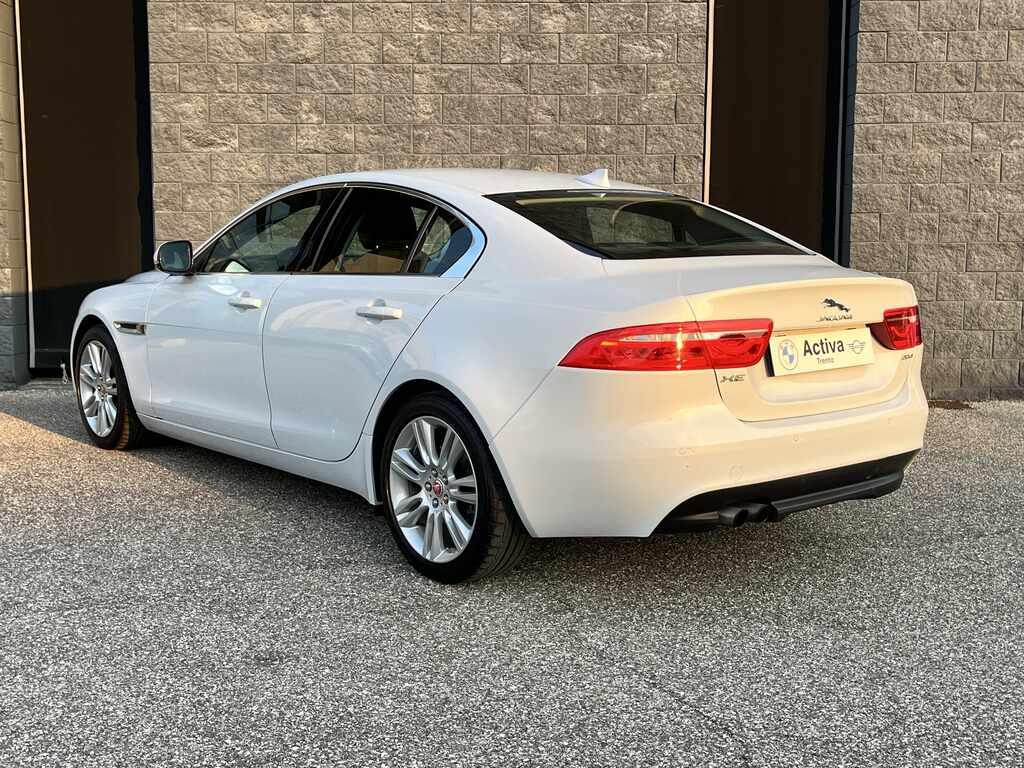 Jaguar XE 2.0d Pure 180cv auto