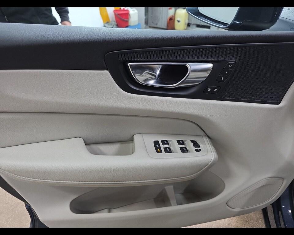 Volvo XC60 2.0 B4 Inscription awd auto