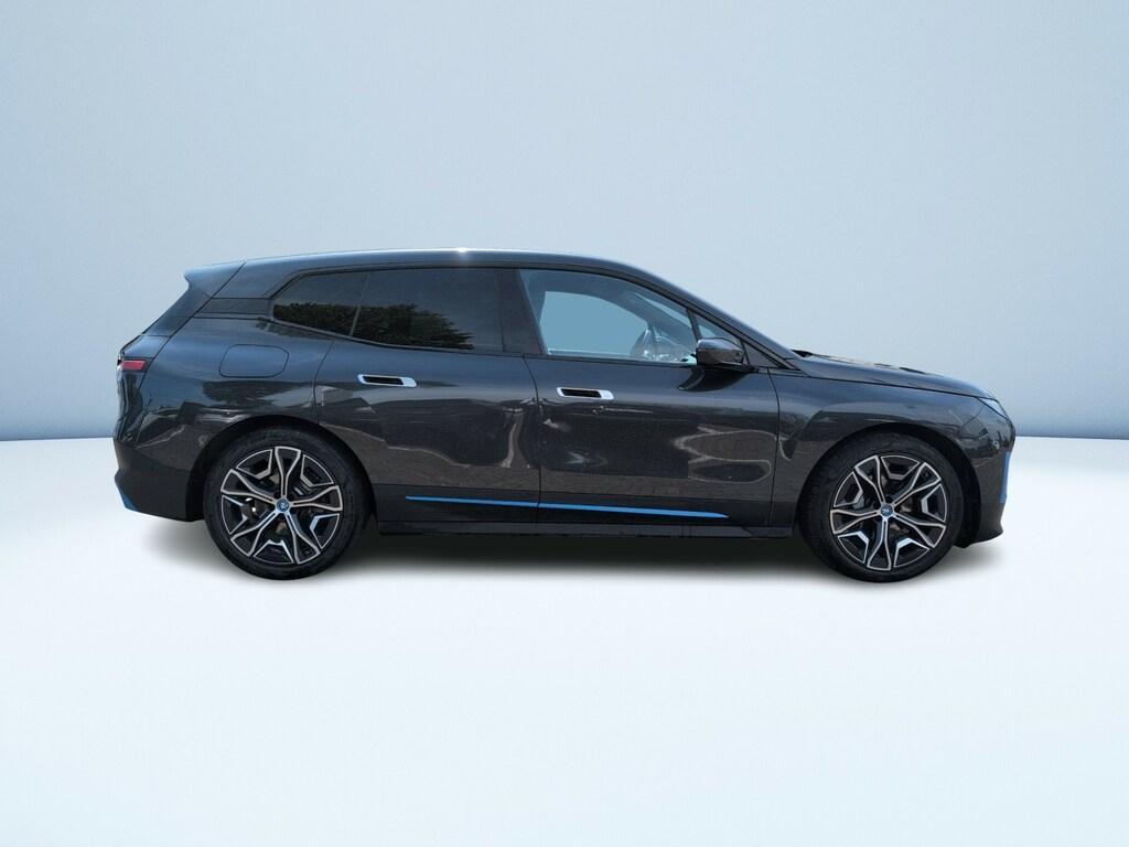 BMW iX xdrive40 pacchetto sportivo