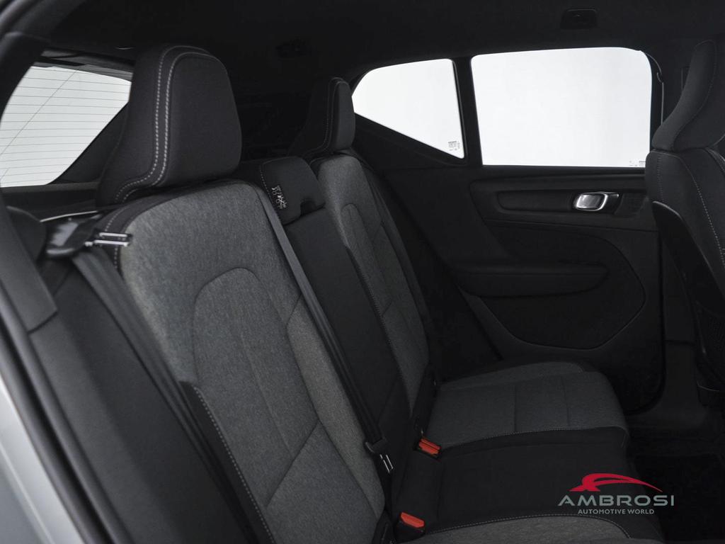 Volvo XC40 2.0 b3 Plus Dark auto