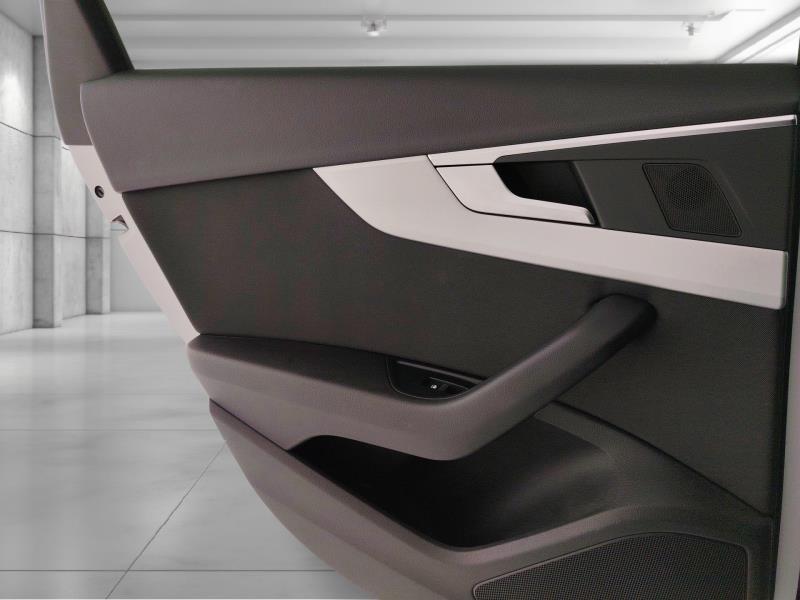 Audi A4 Avant 30 2.0 tdi mhev Business Advanced 136cv s-tronic