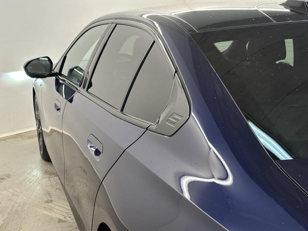 BMW i5 edrive40