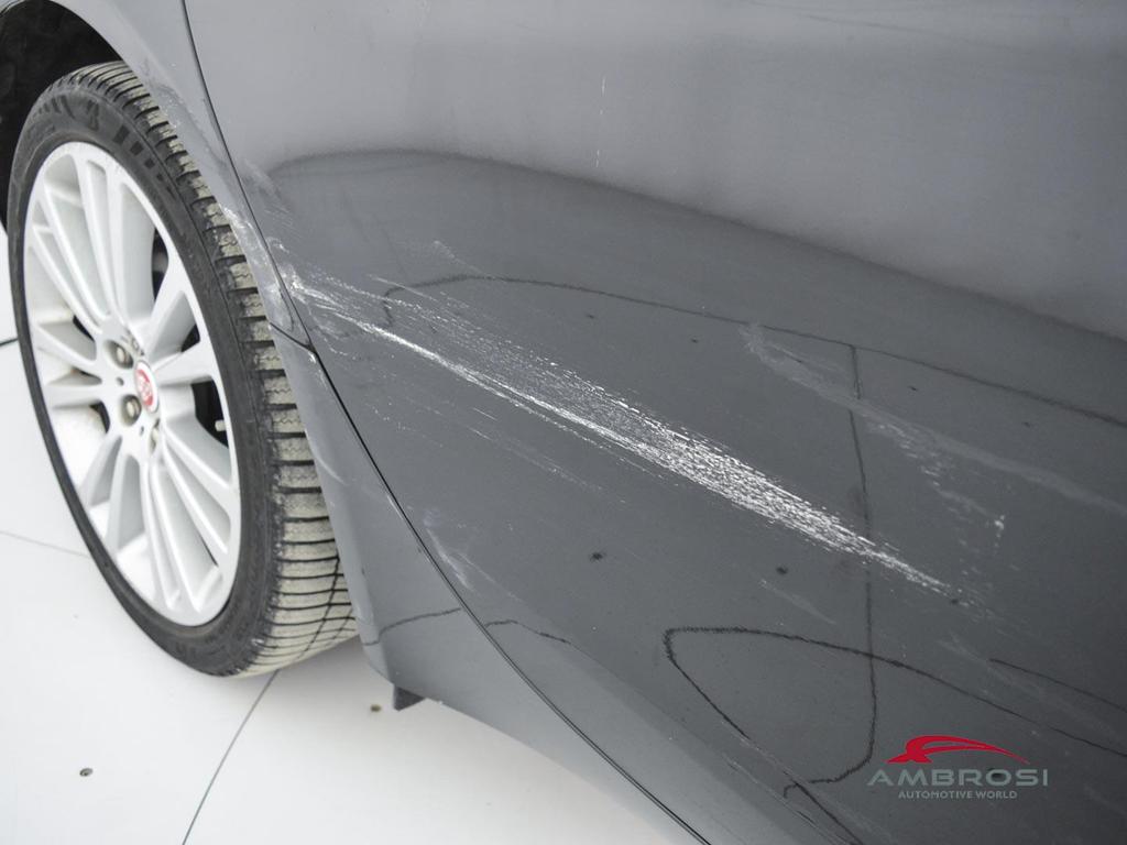 Jaguar XF 2.0d i4 Pure awd 240cv auto my18