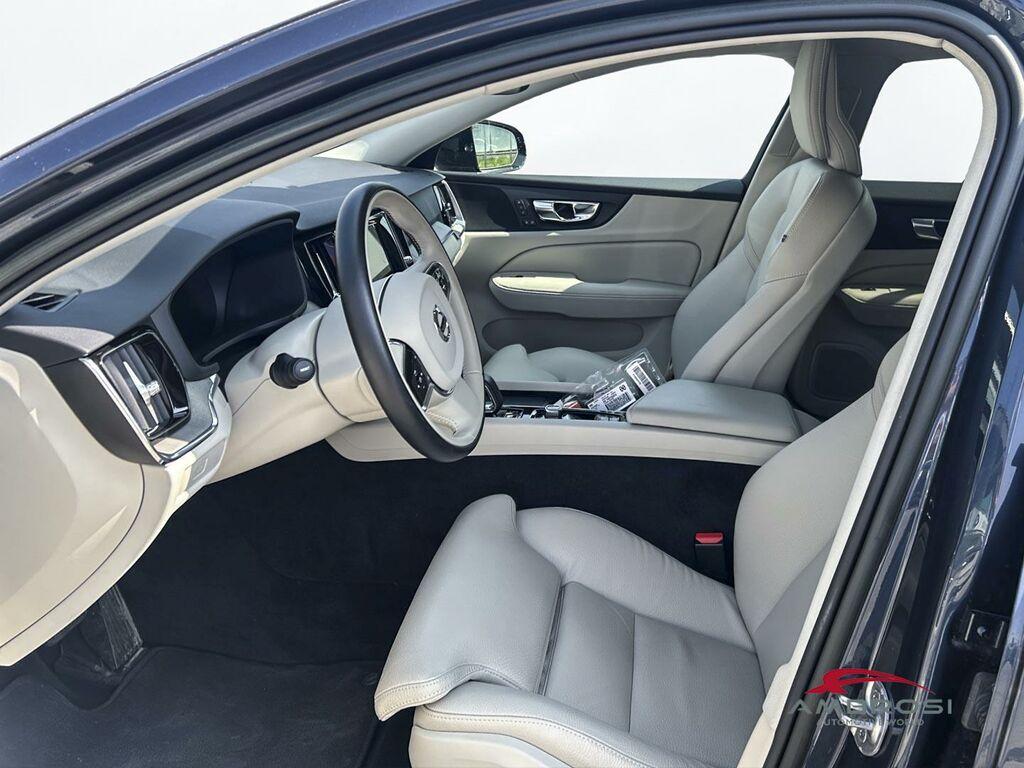 Volvo V60 2.0 b4 Plus Dark auto