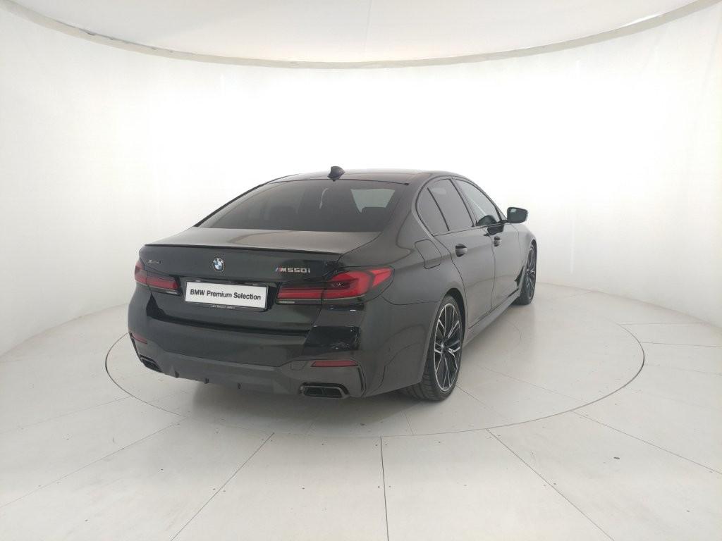 BMW Serie 5 M M550i mhev 48V xdrive