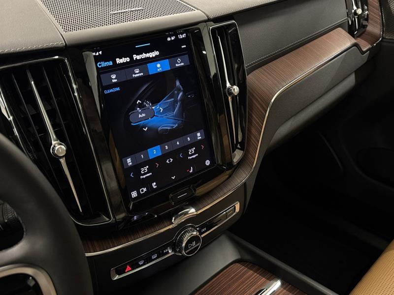 Volvo XC60 2.0 b4 Ultimate Dark awd auto