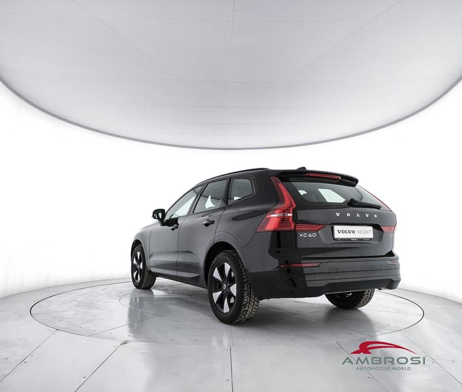 Volvo XC60 2.0 B4 Momentum auto
