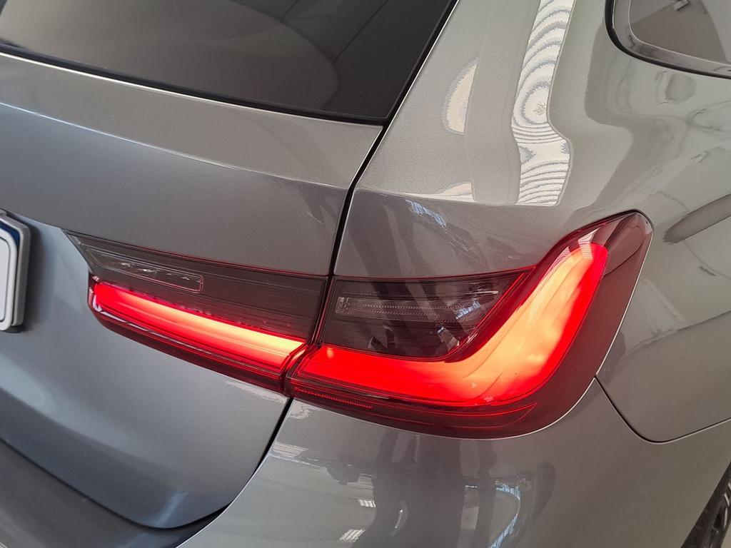 BMW Serie 3 320d Touring mhev 48V xdrive auto