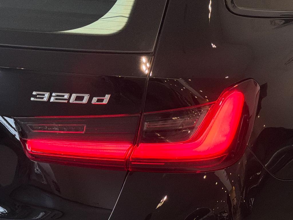 BMW Serie 3 320d Touring mhev 48V auto