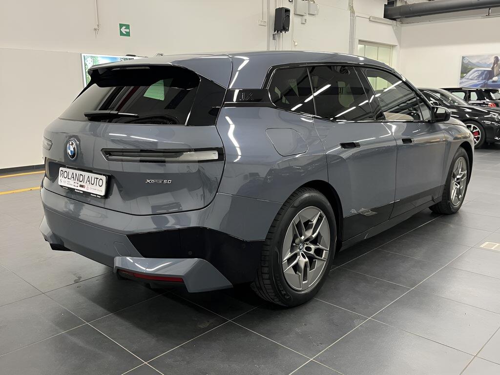 BMW iX xdrive50 pacchetto sportivo
