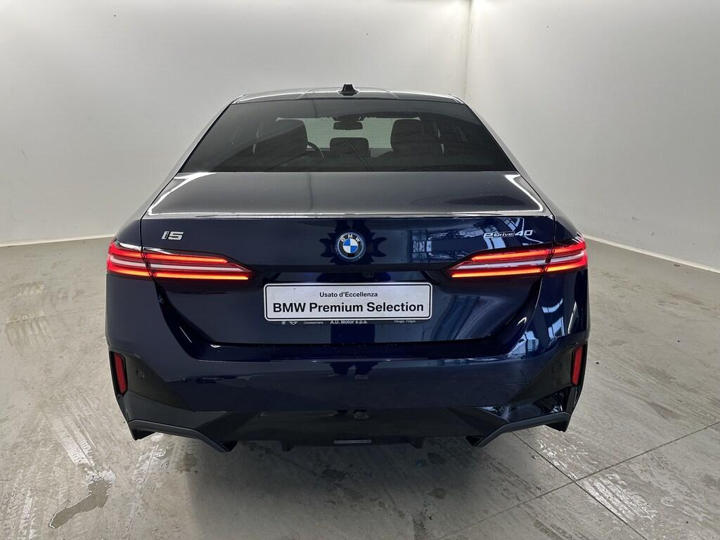 BMW i5 edrive40