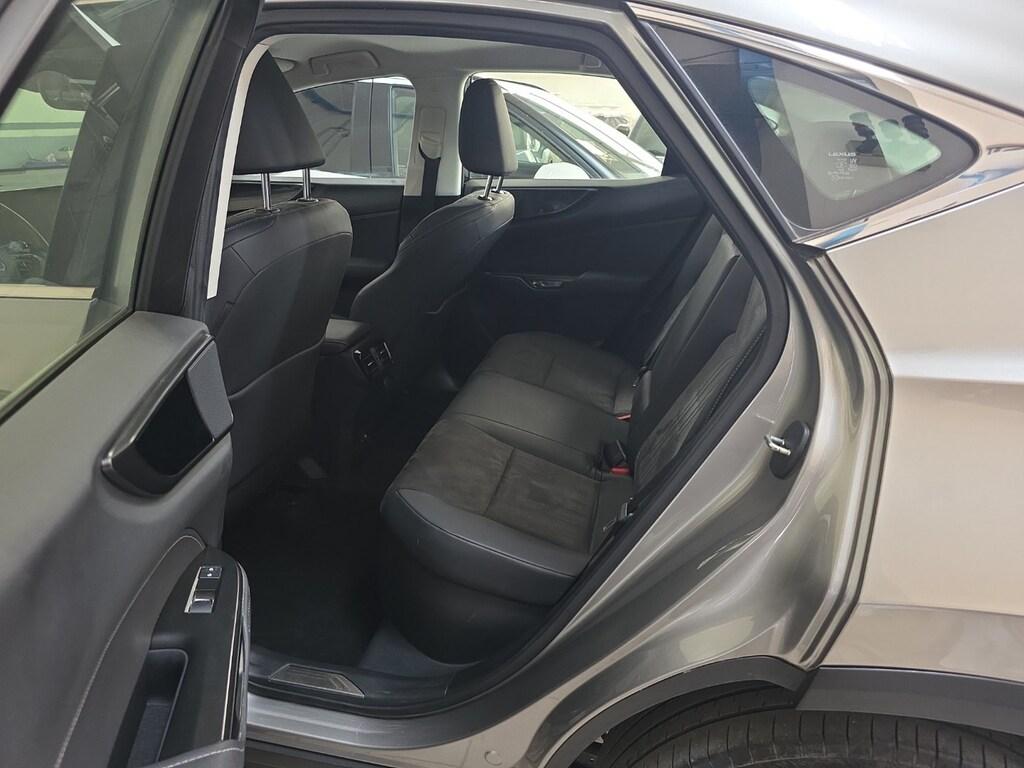 Lexus NX 2.5 hybrid Business 4wd e-cvt