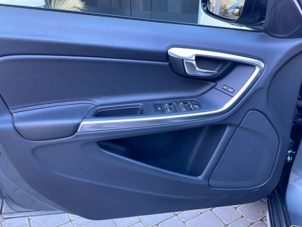 Volvo V60 Cross Country 2.4 D4 Momentum awd geartronic