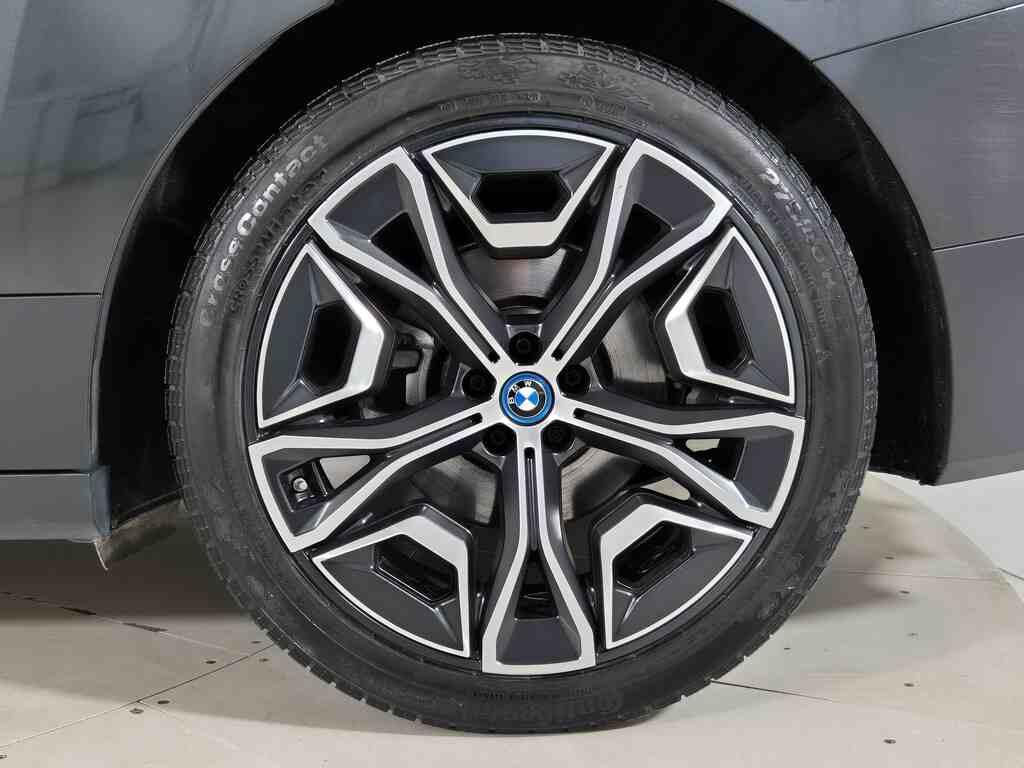 BMW iX xdrive40 pacchetto sportivo