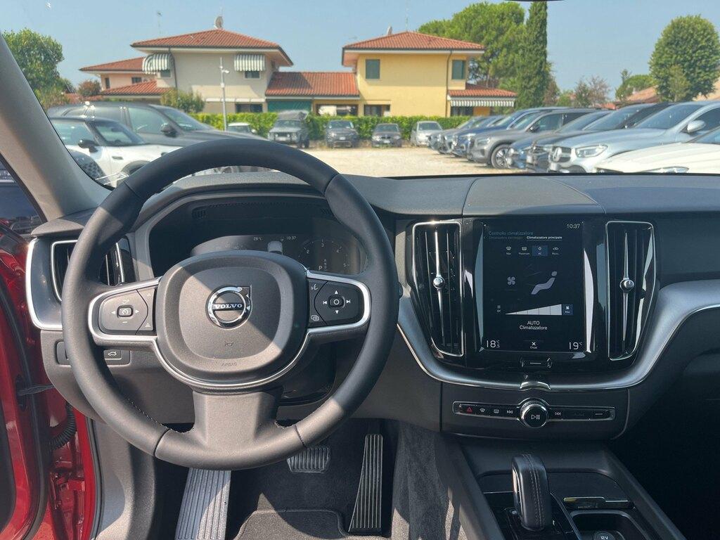 Volvo XC60 2.0 B4 Momentum Pro awd auto